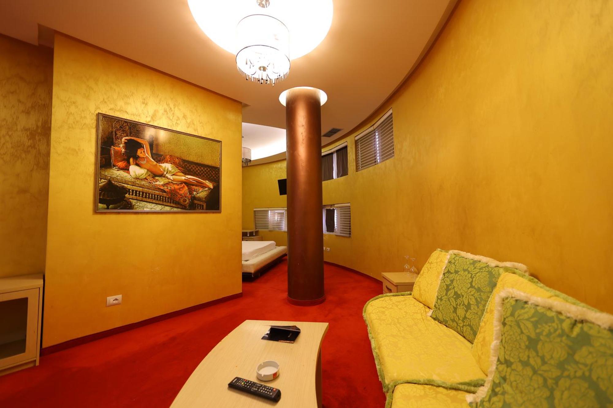 Hotel Gjuta Farke e Madhe Exteriör bild